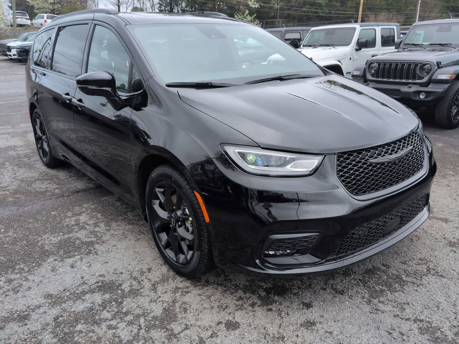 Thumbnail: 2026 Chrysler Pacifica - 2