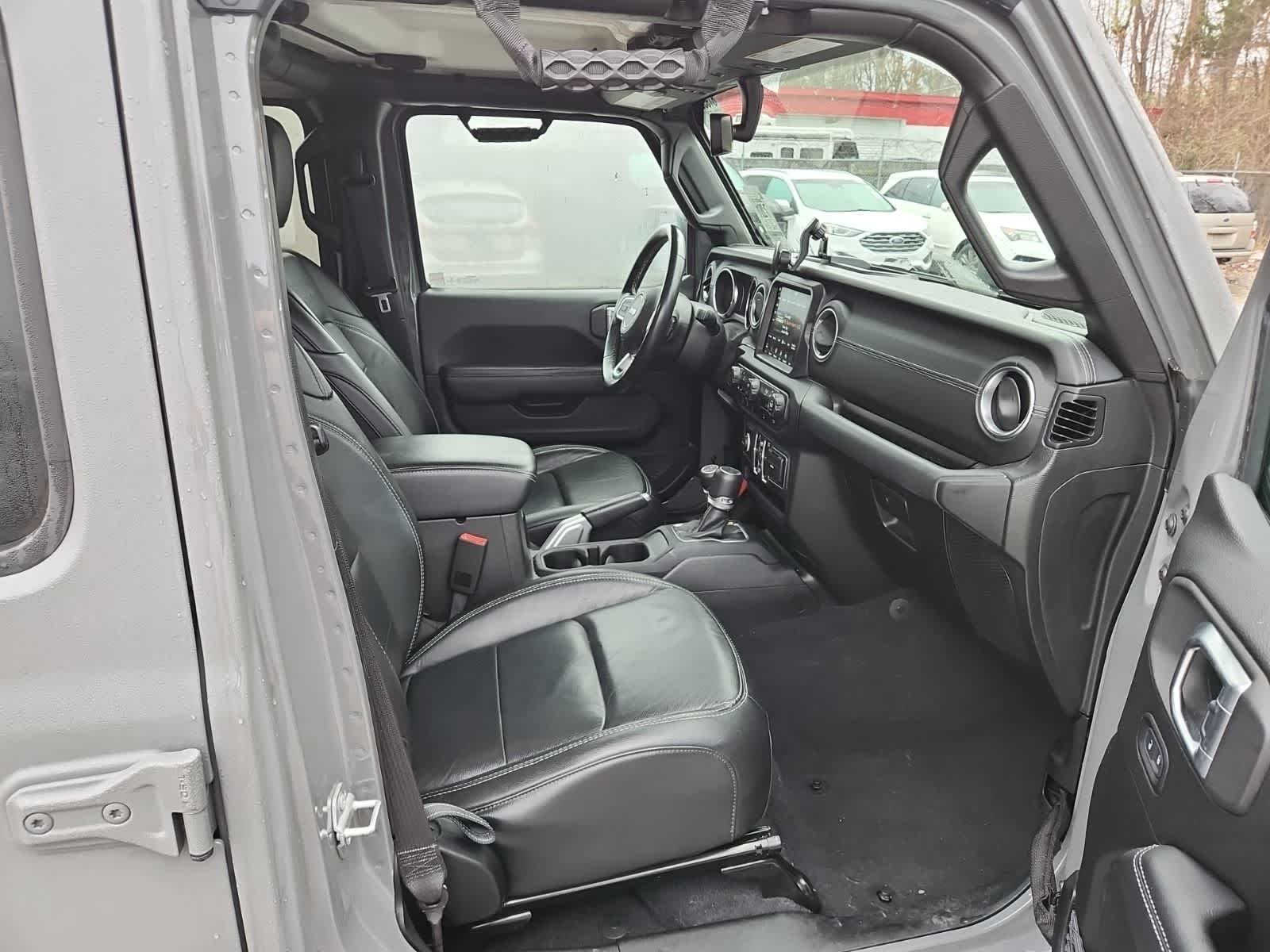 Thumbnail: 2019 Jeep Wrangler - 23