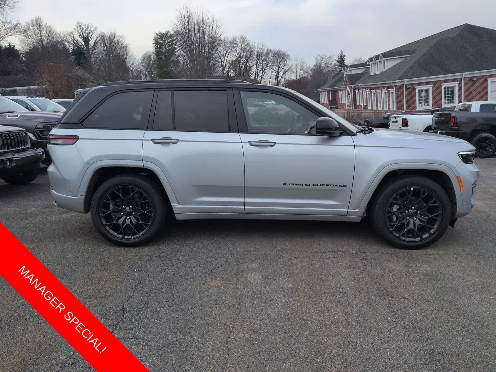 Thumbnail: 2025 Jeep Grand Cherokee - 9