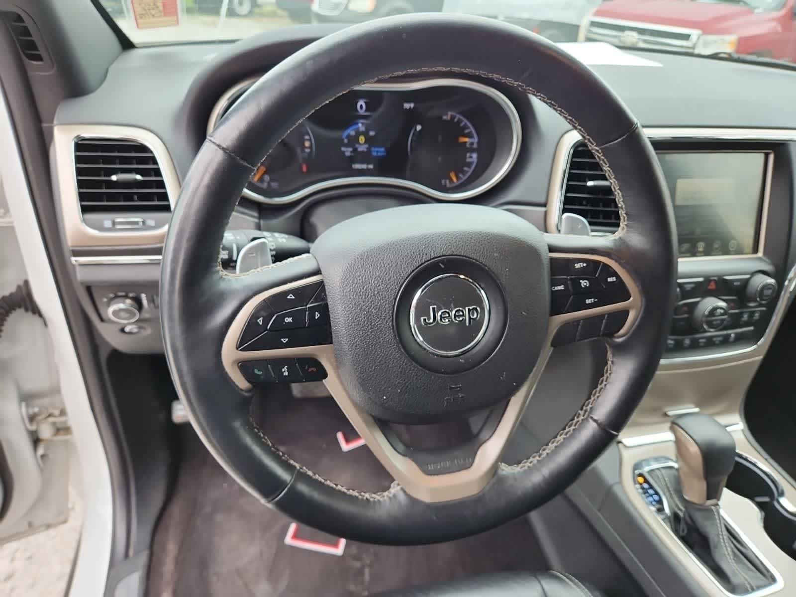 Thumbnail: 2017 Jeep Grand Cherokee - 12