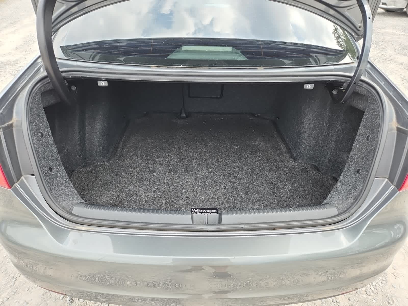 Thumbnail: 2013 Volkswagen Jetta - 25