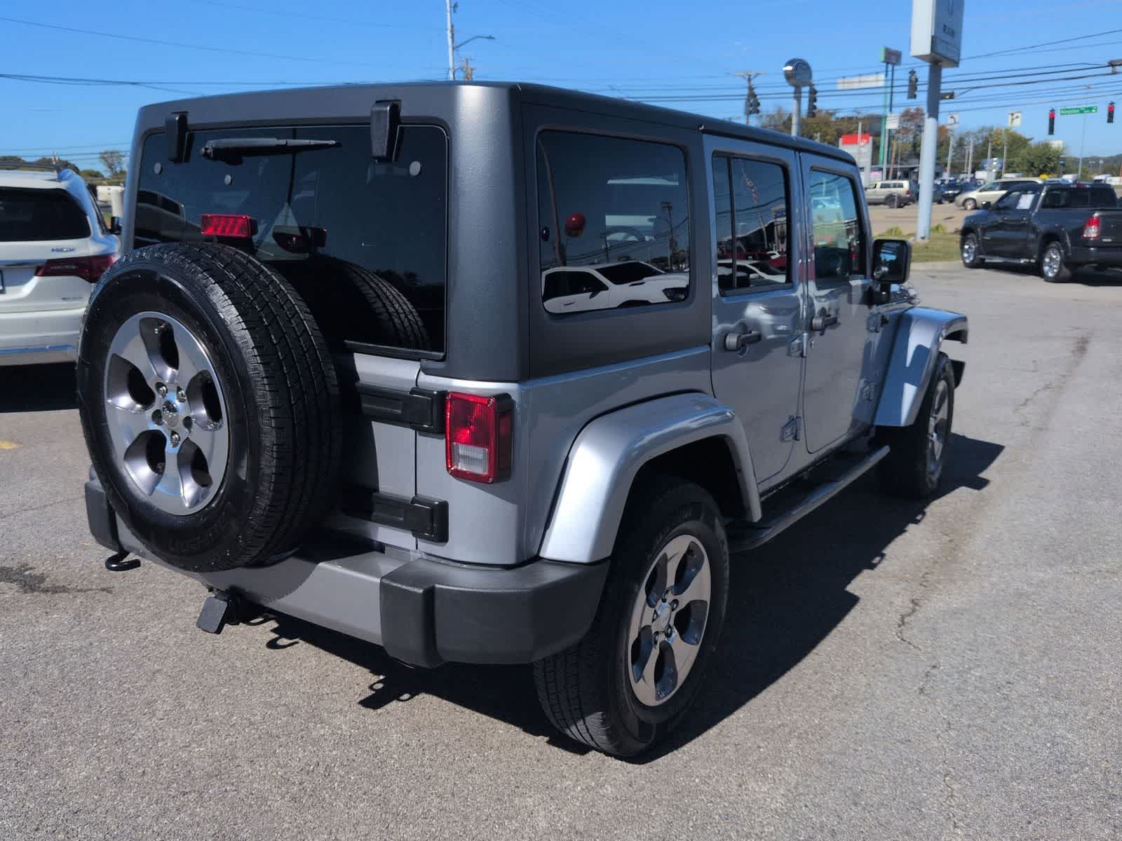 Thumbnail: 2016 Jeep Wrangler - 8