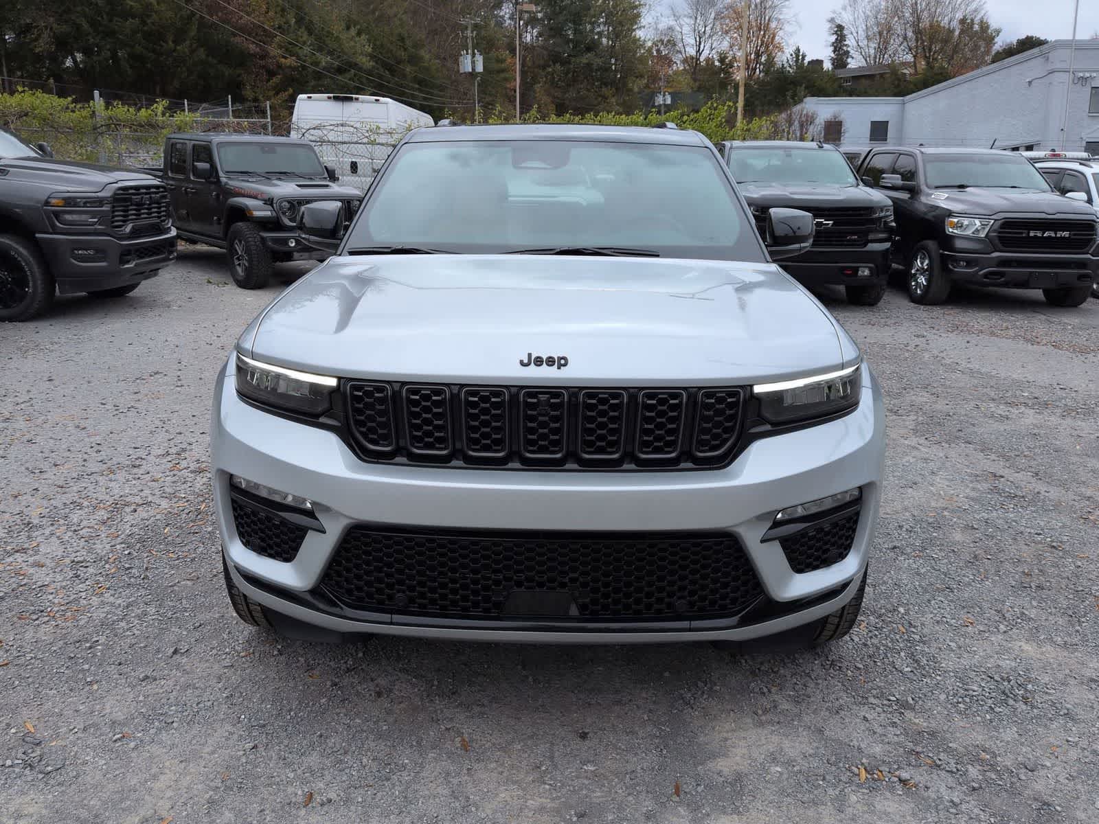 Thumbnail: 2025 Jeep Grand Cherokee - 3