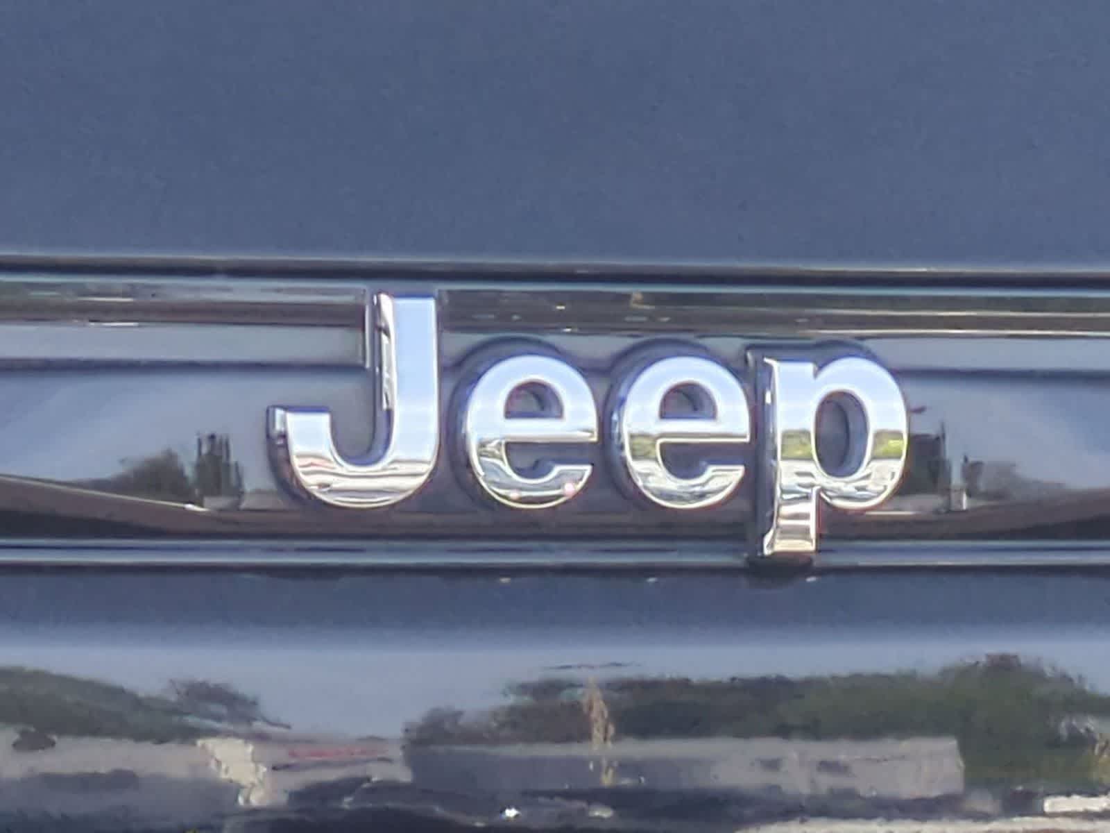 Thumbnail: 2023 Jeep Grand Cherokee - 12