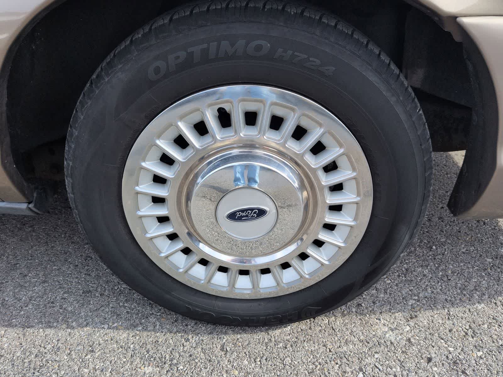 Thumbnail: 2001 Ford Crown Victoria - 14