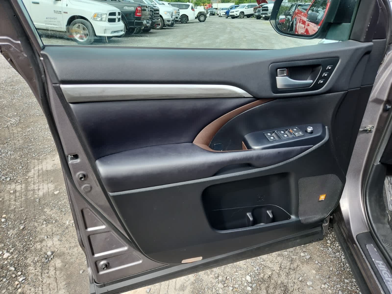 Thumbnail: 2019 Toyota Highlander - 16