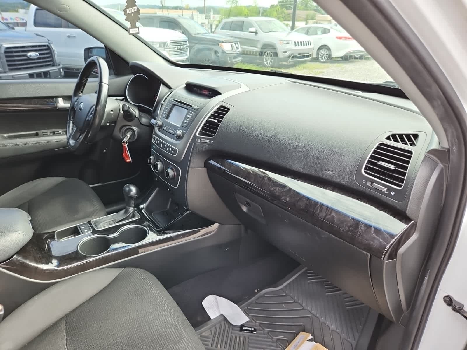 Thumbnail: 2014 Kia Sorento - 17