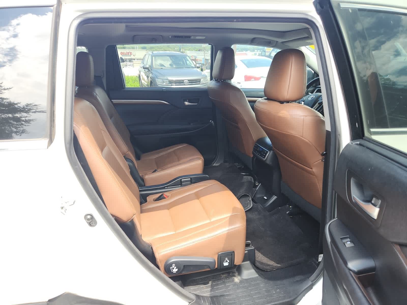 Thumbnail: 2017 Toyota Highlander - 23
