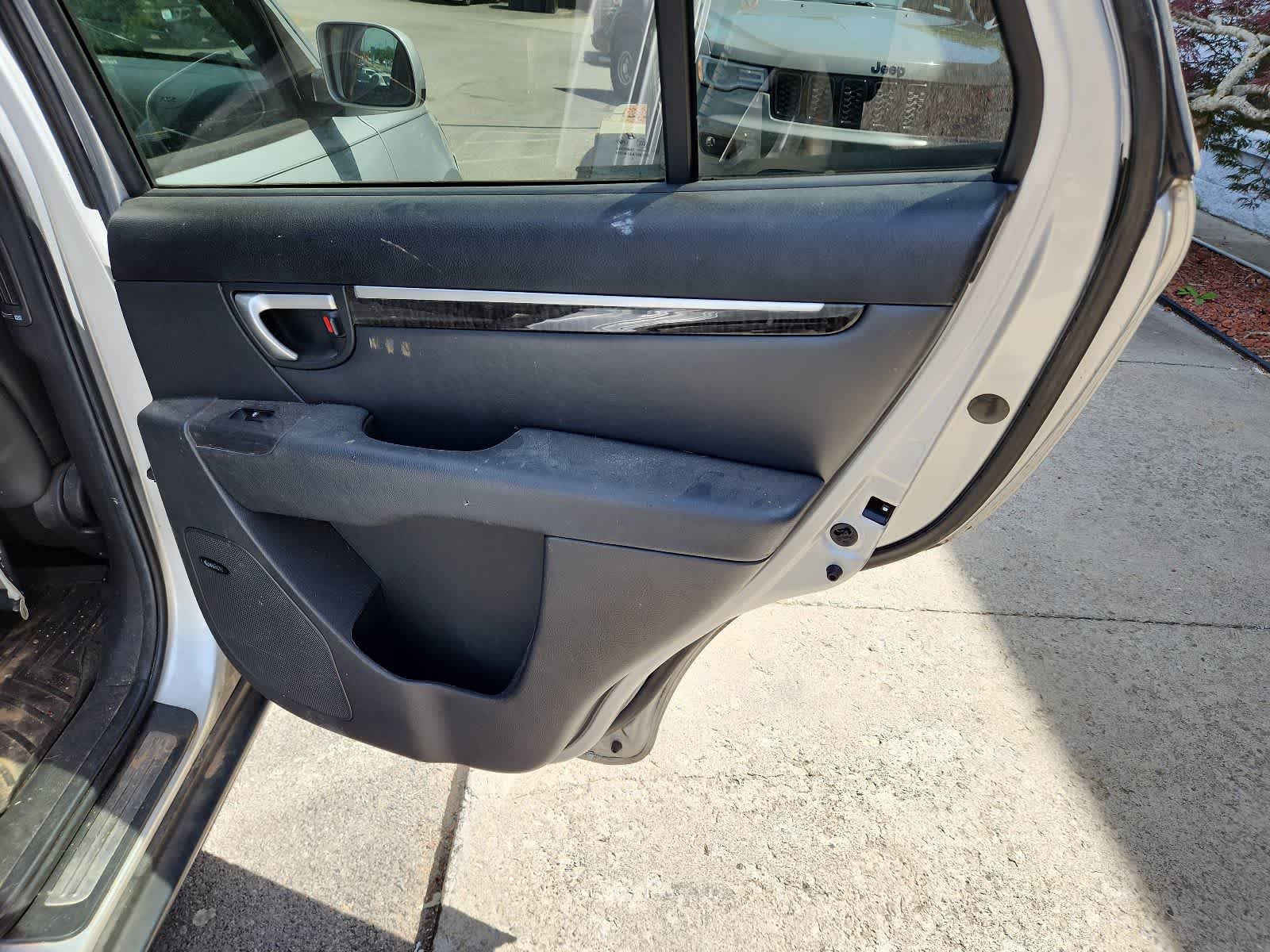 Thumbnail: 2009 Hyundai Santa Fe - 24