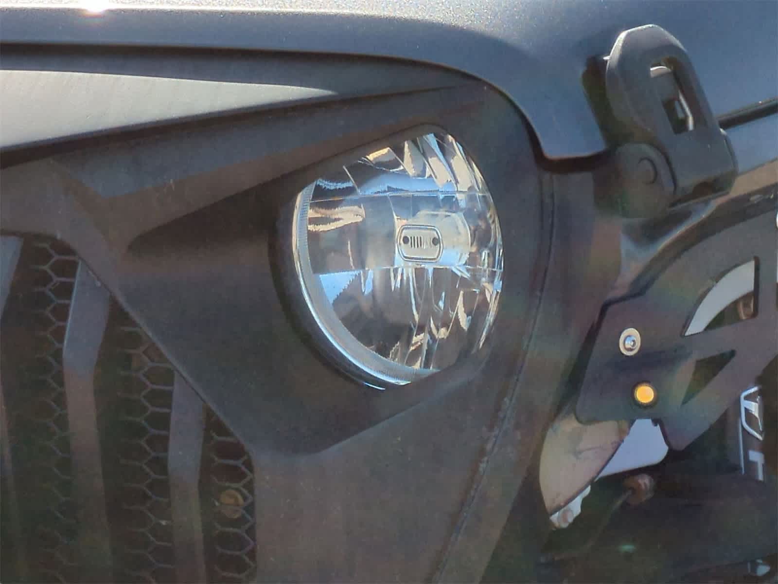 Thumbnail: 2021 Jeep Gladiator - 11