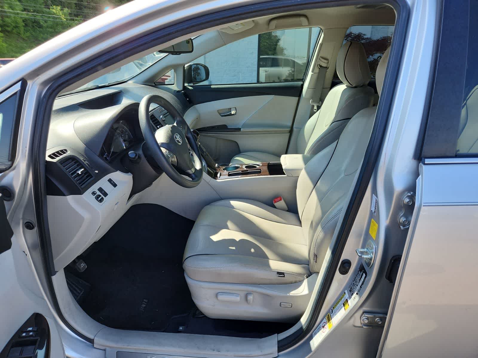 Thumbnail: 2011 Toyota Venza - 15