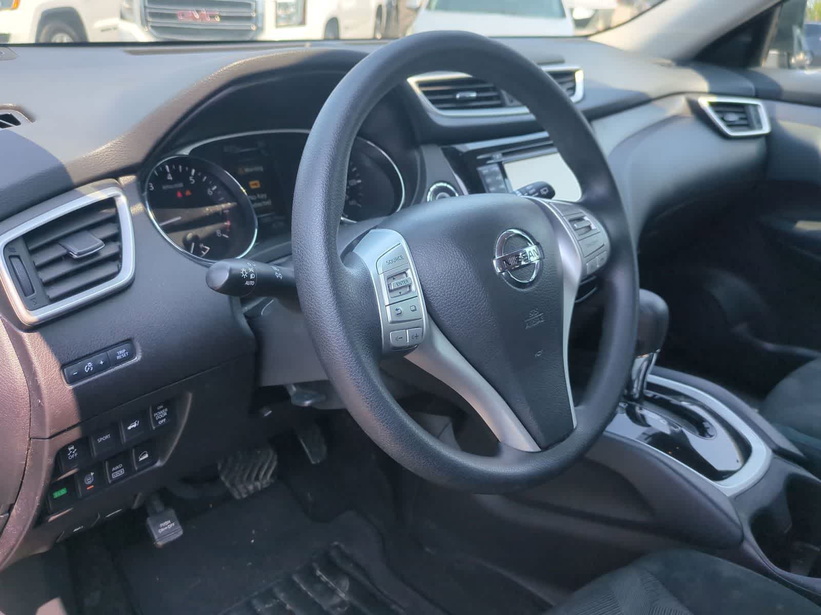 Thumbnail: 2016 Nissan Rogue - 10