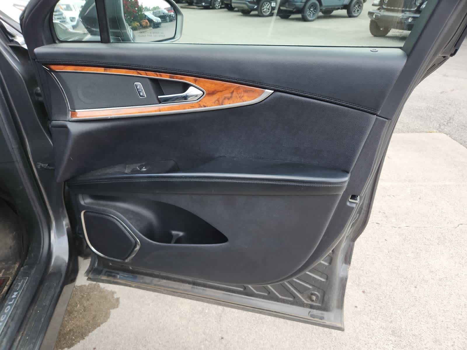 Thumbnail: 2019 Lincoln Nautilus - 22