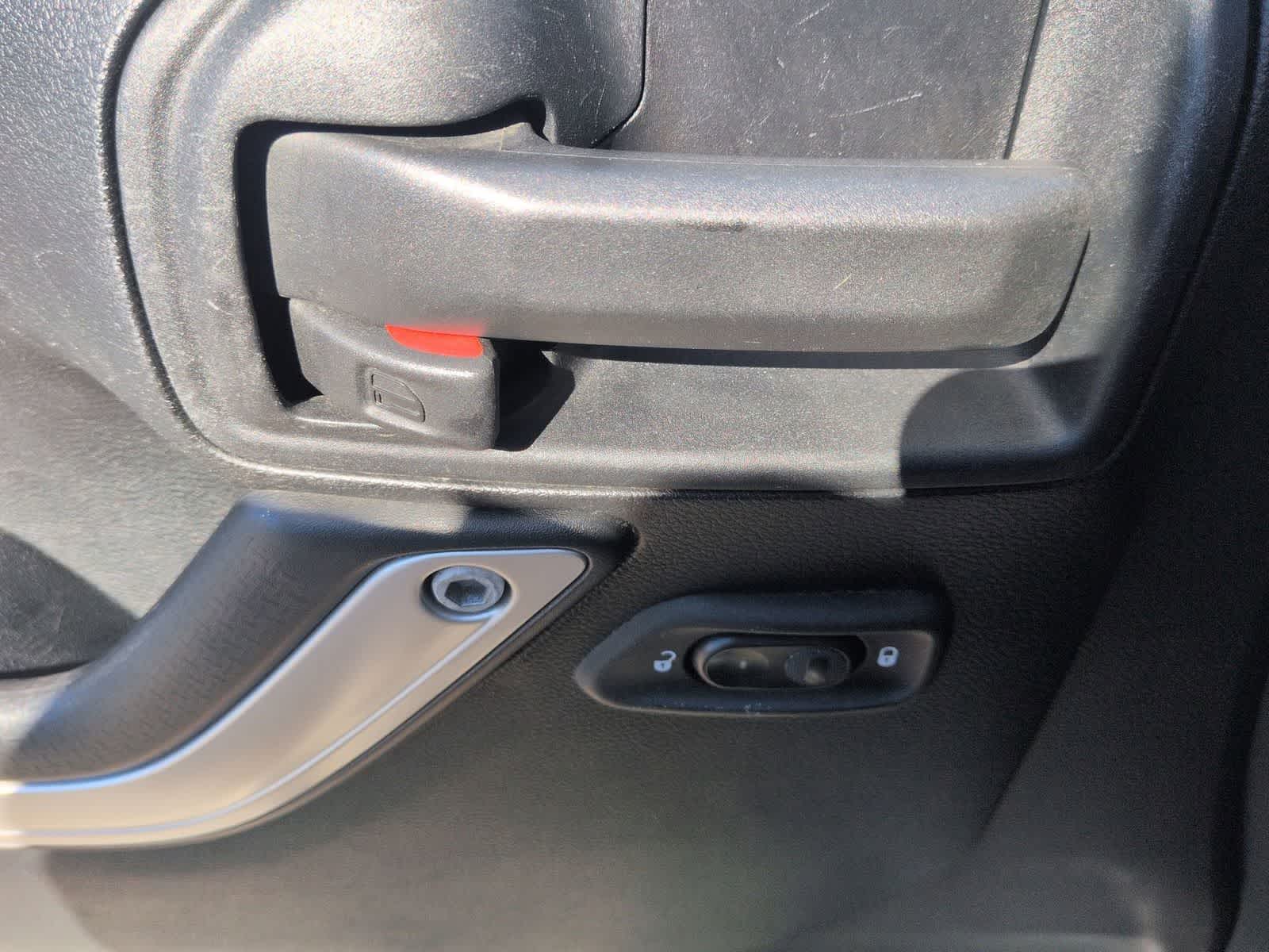 Thumbnail: 2016 Jeep Wrangler - 16