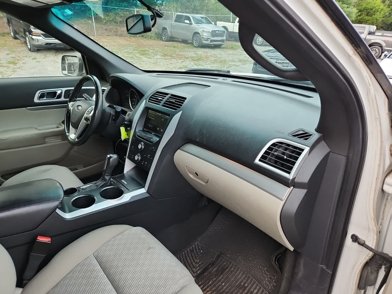 Thumbnail: 2012 Ford Explorer - 17