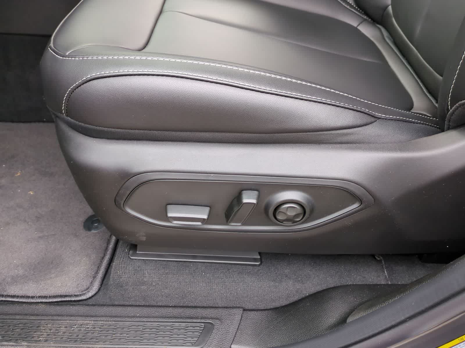 Thumbnail: 2025 Jeep Grand Cherokee L - 18