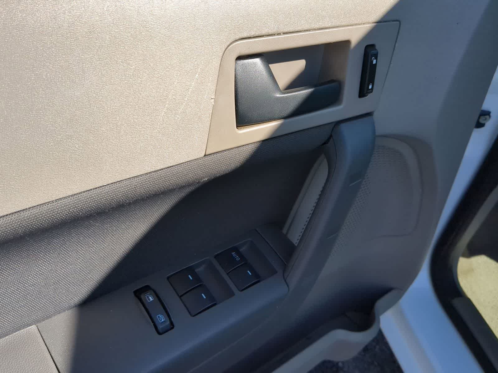 Thumbnail: 2008 Ford Focus - 18