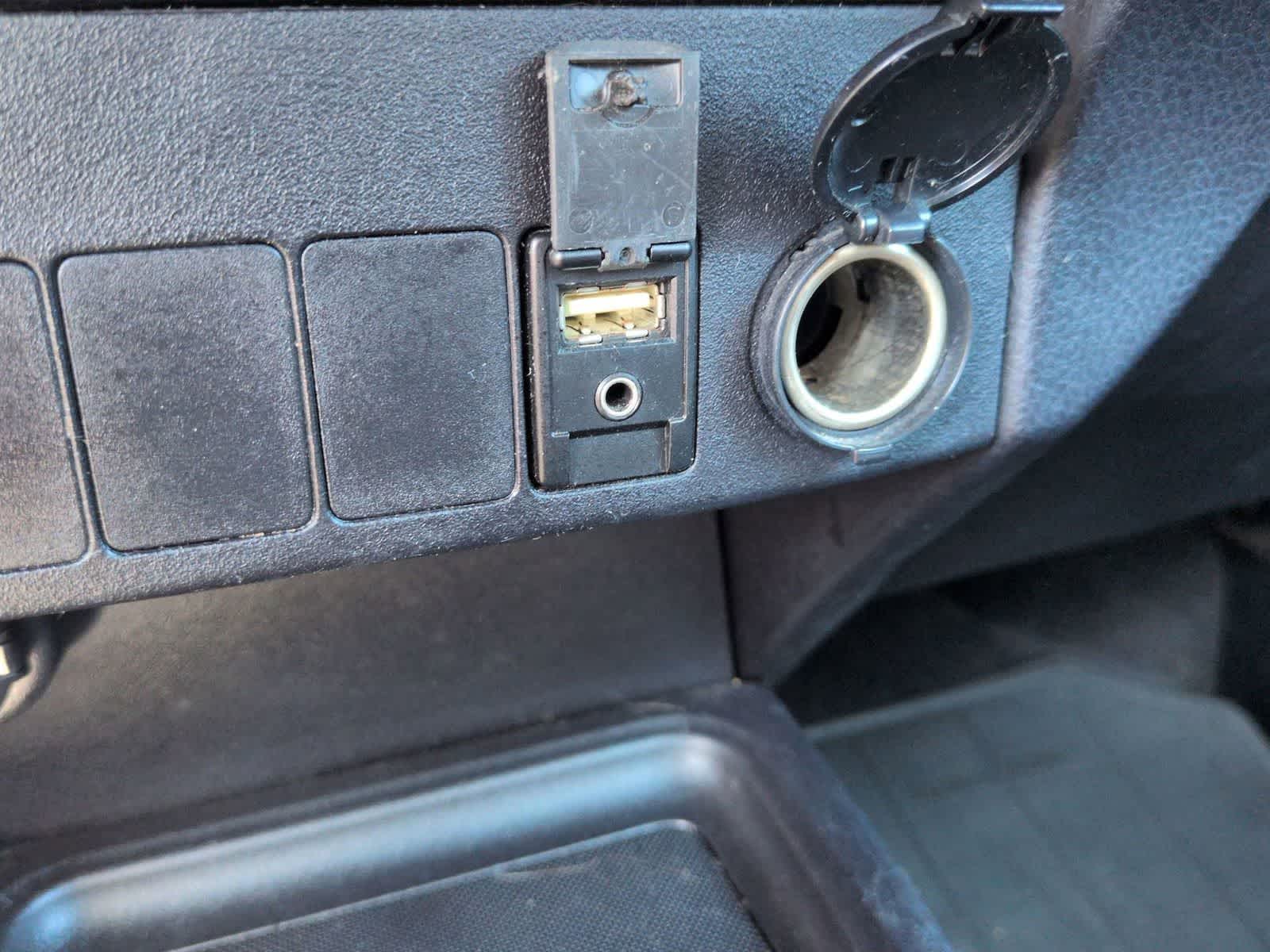 Thumbnail: 2015 Toyota RAV4 - 28