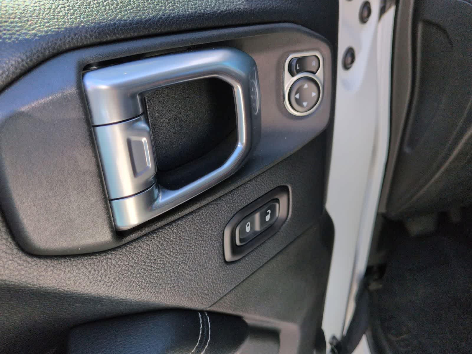 Thumbnail: 2018 Jeep Wrangler - 17