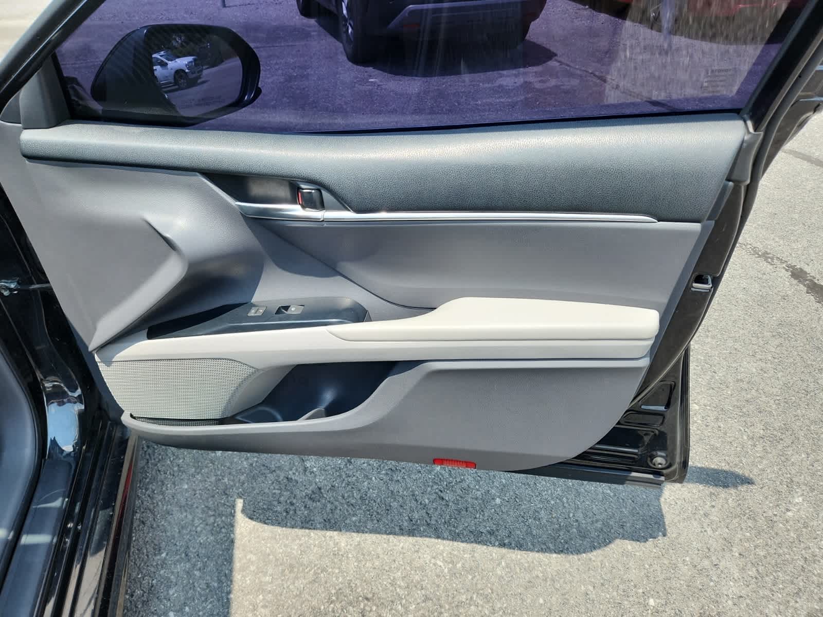 2020 Toyota Camry SE 22