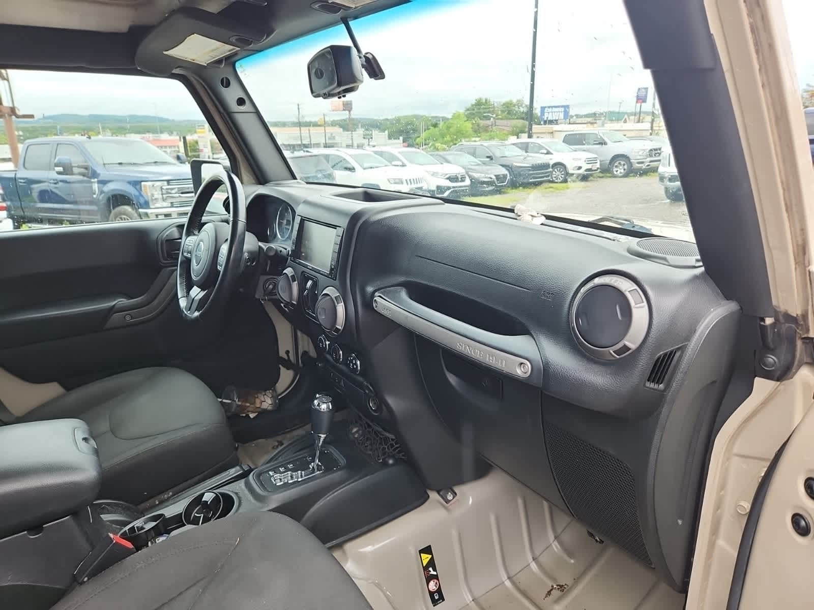 Thumbnail: 2016 Jeep Wrangler - 18
