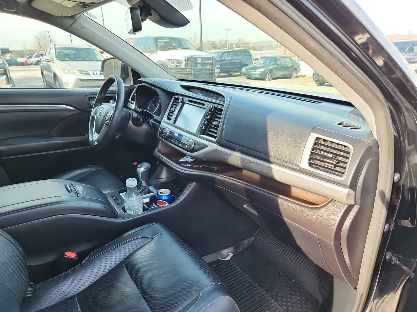 Thumbnail: 2018 Toyota Highlander - 17