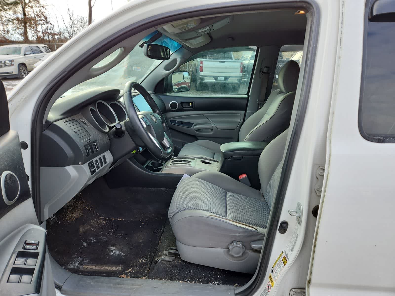 Thumbnail: 2012 Toyota Tacoma - 15