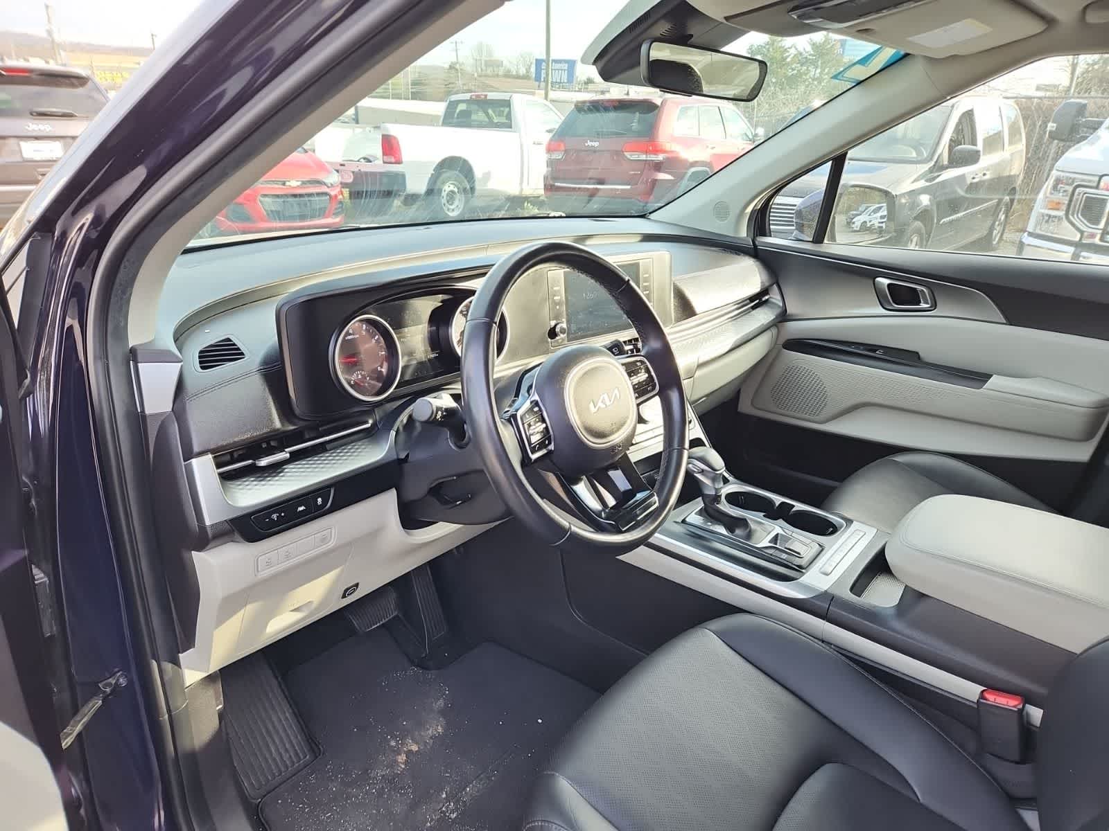 Thumbnail: 2022 Kia Carnival - 13