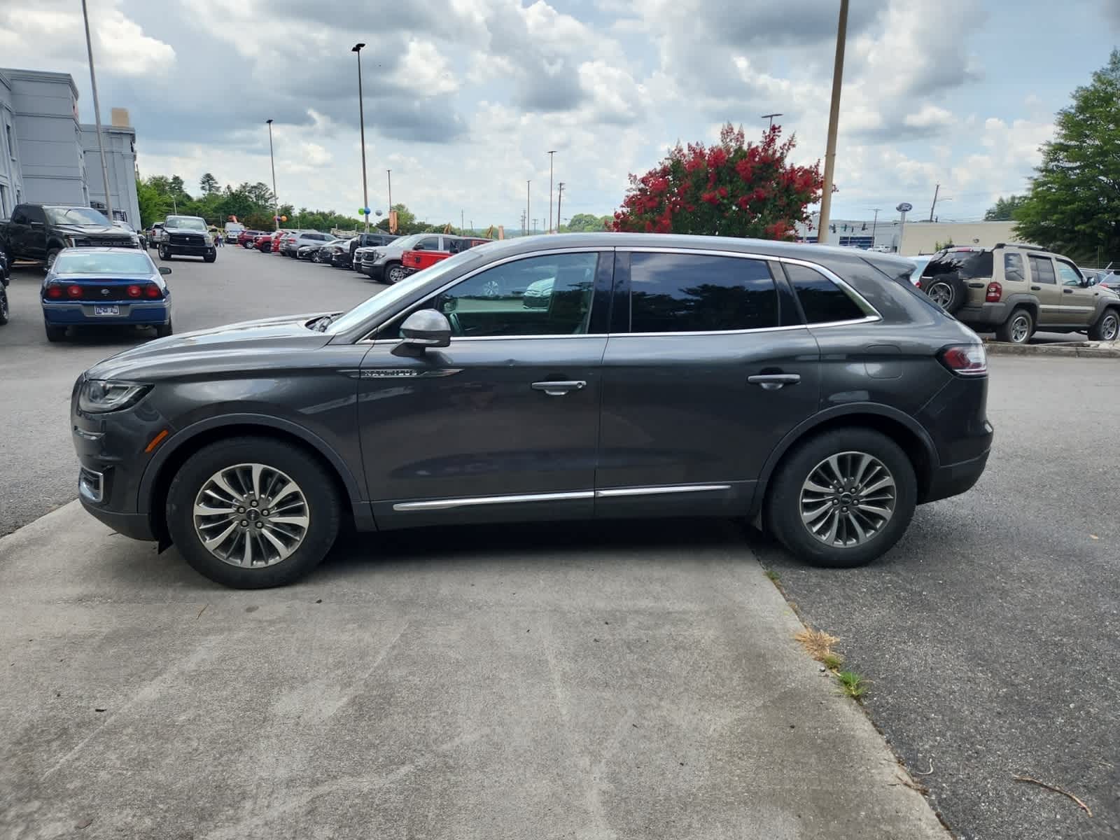 Thumbnail: 2019 Lincoln Nautilus - 2