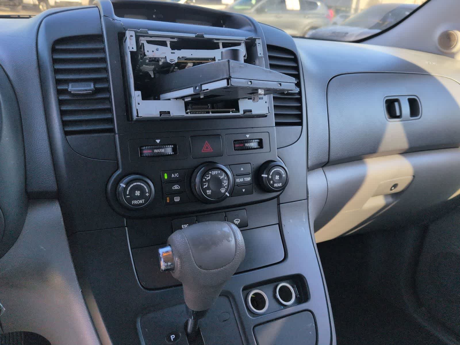 Thumbnail: 2008 Kia Sedona - 26