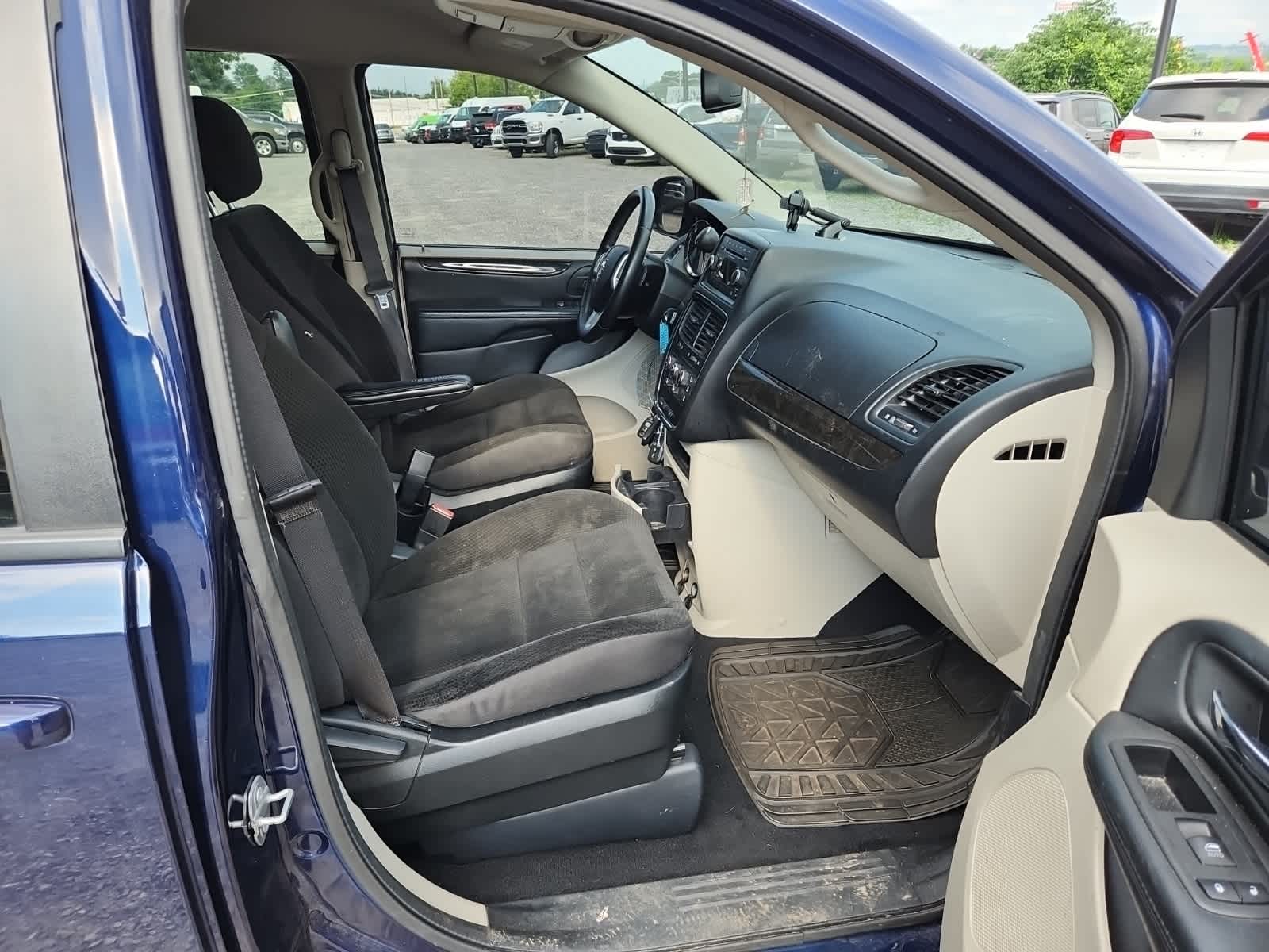 Thumbnail: 2017 Dodge Grand Caravan - 21