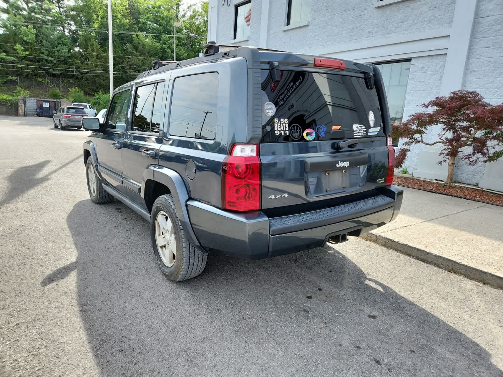 Thumbnail: 2007 Jeep Commander - 3