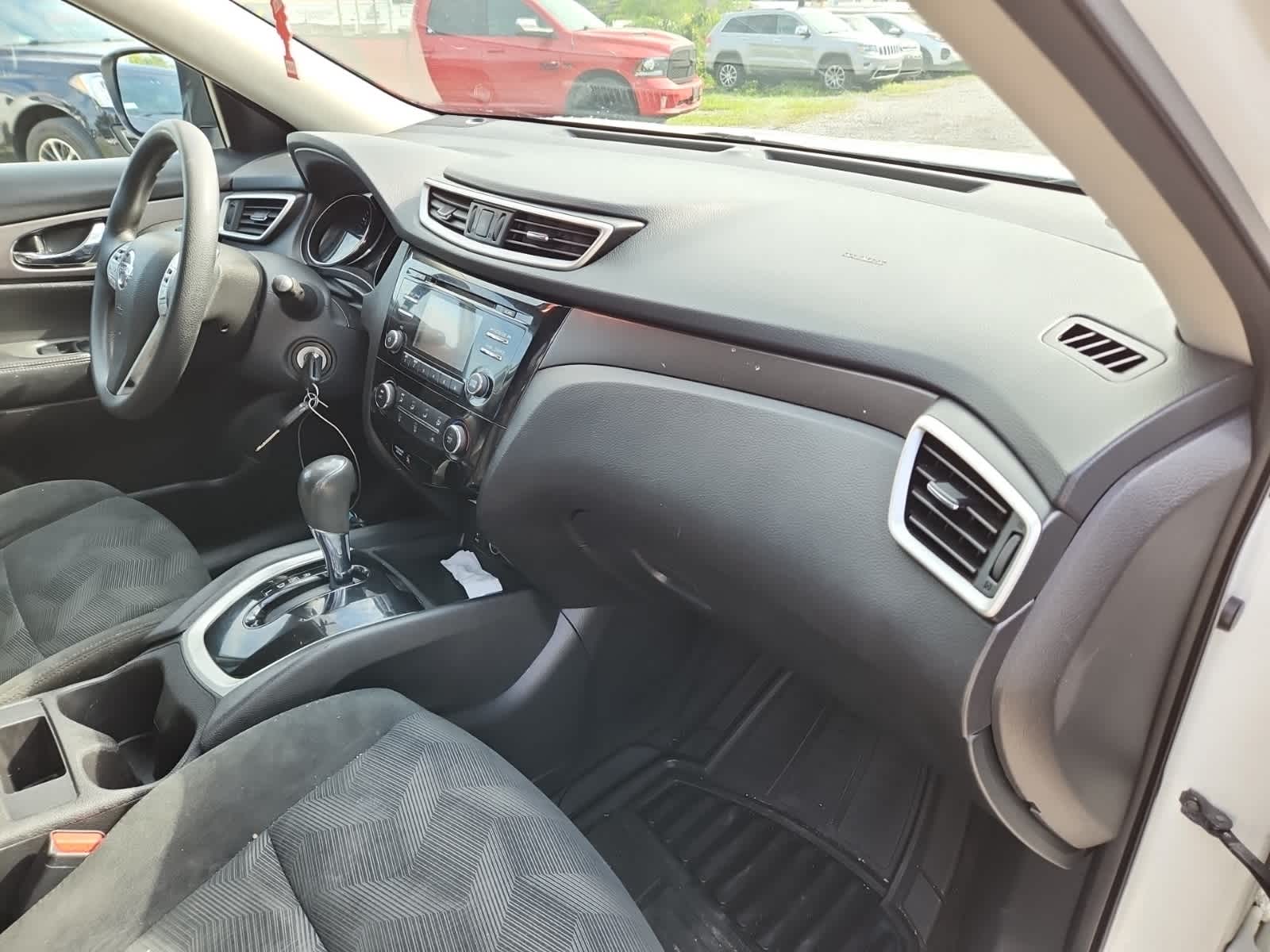 Thumbnail: 2016 Nissan Rogue - 17