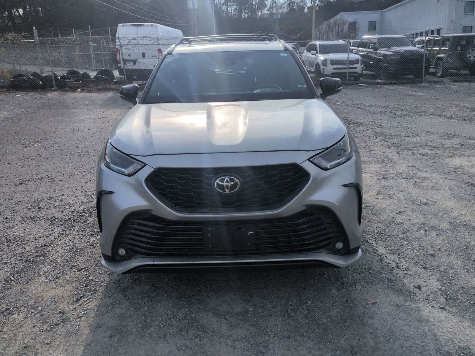 Thumbnail: 2022 Toyota Highlander - 3