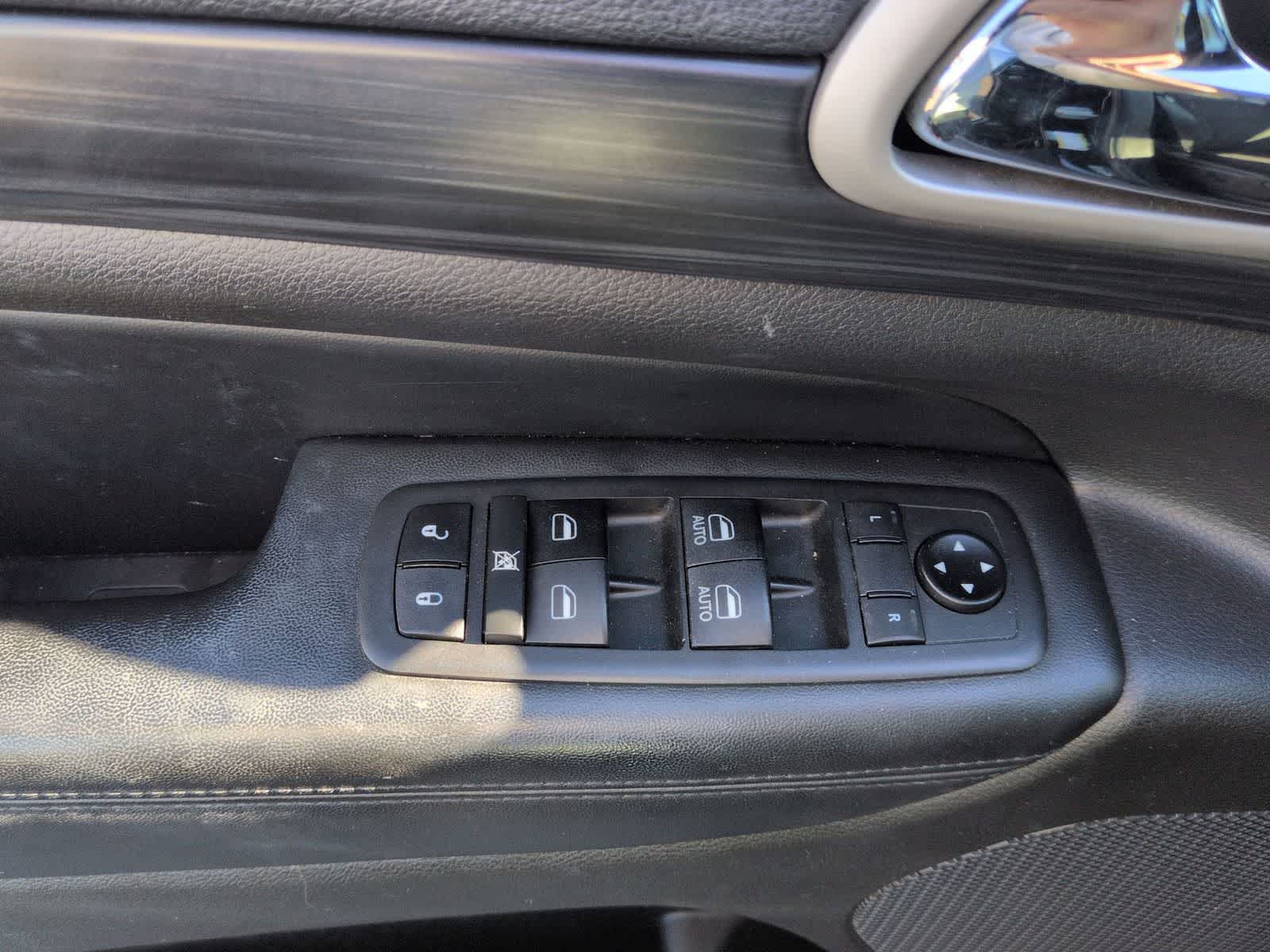 Thumbnail: 2021 Jeep Grand Cherokee - 16