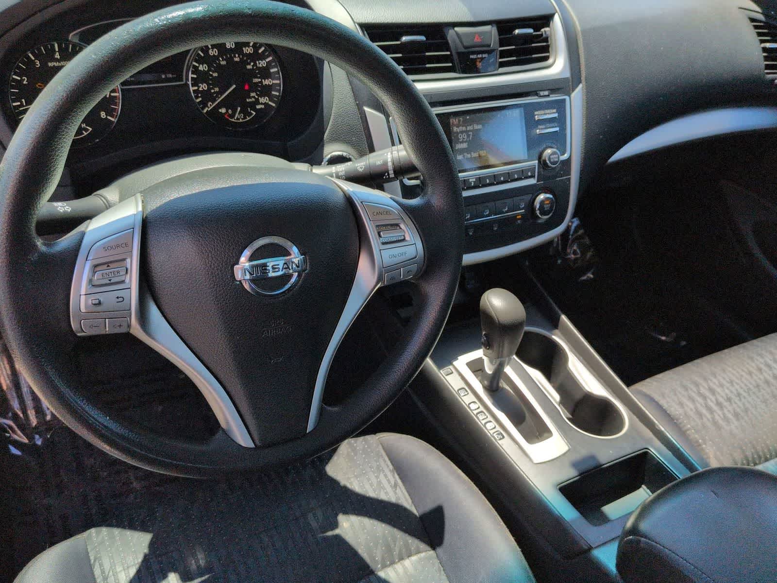 Thumbnail: 2016 Nissan Altima - 10