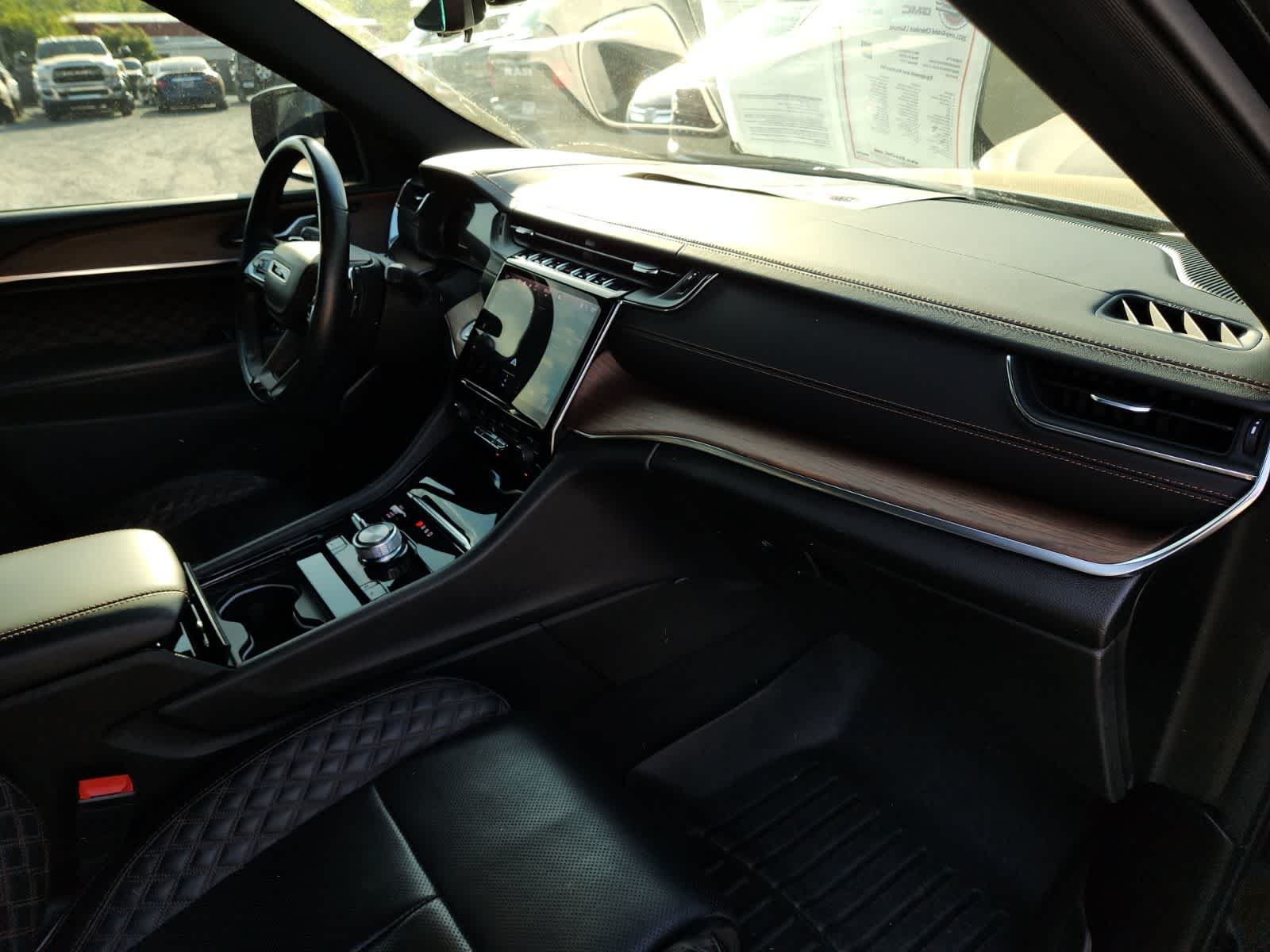 Thumbnail: 2021 Jeep Grand Cherokee L - 17