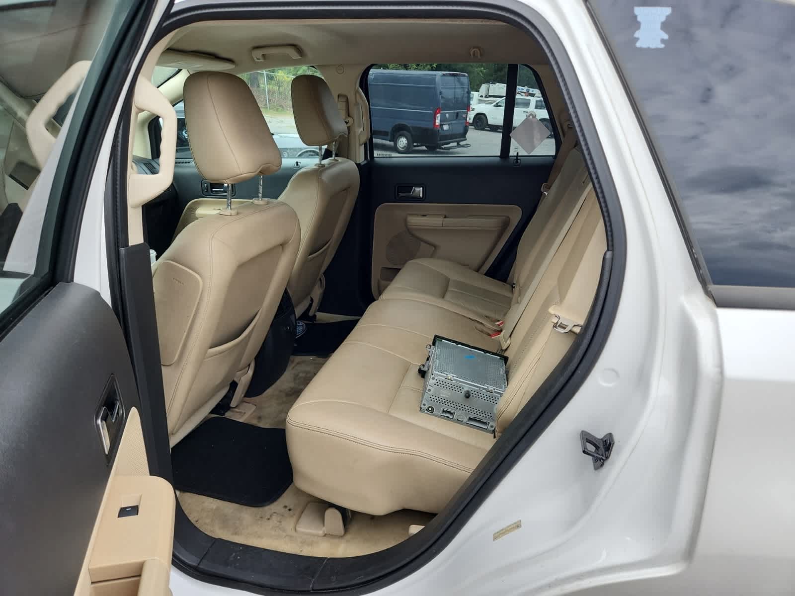 Thumbnail: 2010 Ford Edge - 26