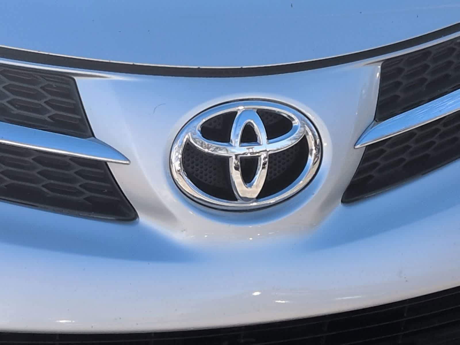 Thumbnail: 2015 Toyota RAV4 - 12