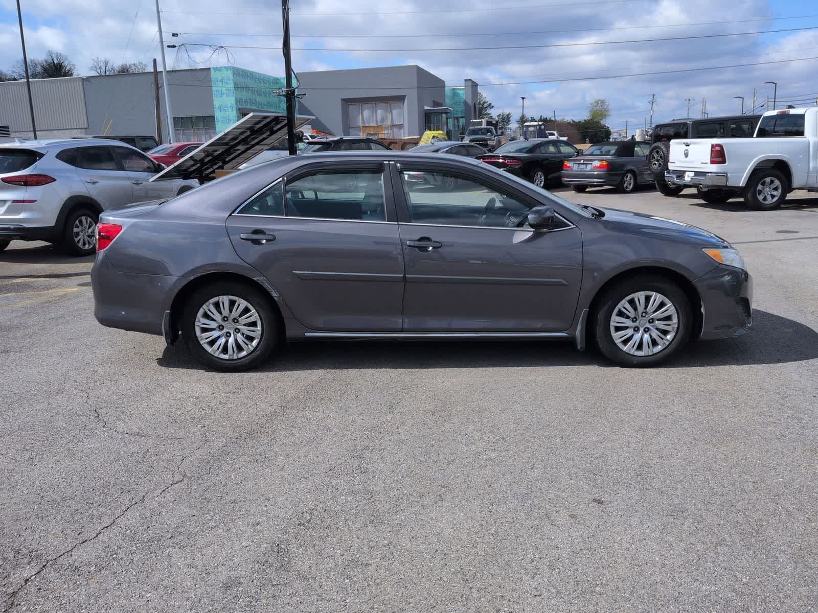 Thumbnail: 2014 Toyota Camry - 9