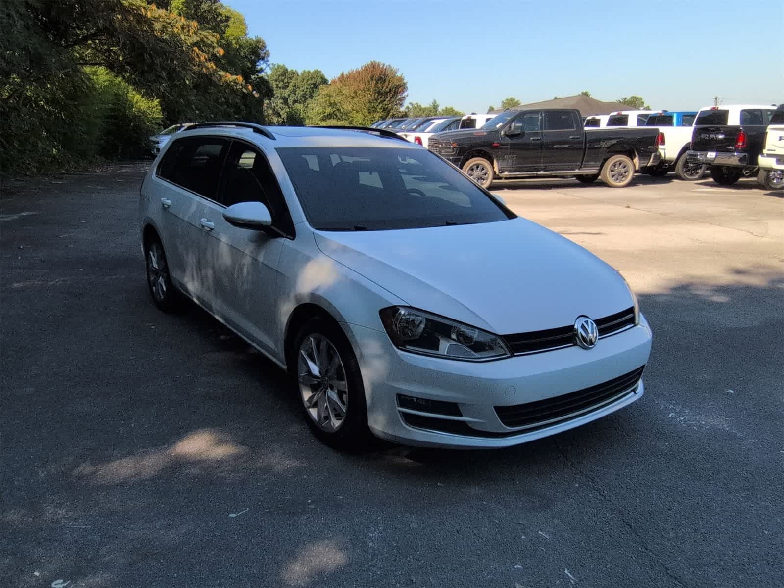 Thumbnail: 2016 Volkswagen e-Golf - 2