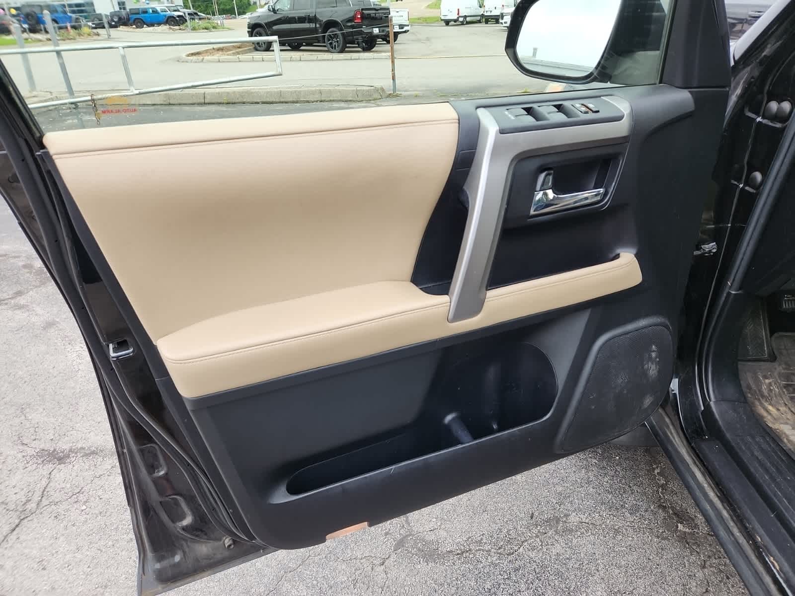 2016 Toyota 4Runner SR5 16