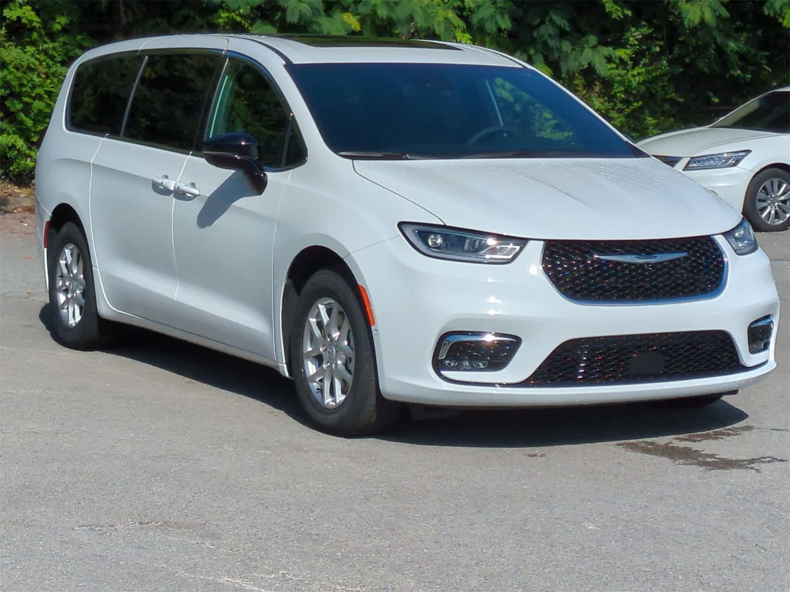 Thumbnail: 2025 Chrysler Pacifica - 2