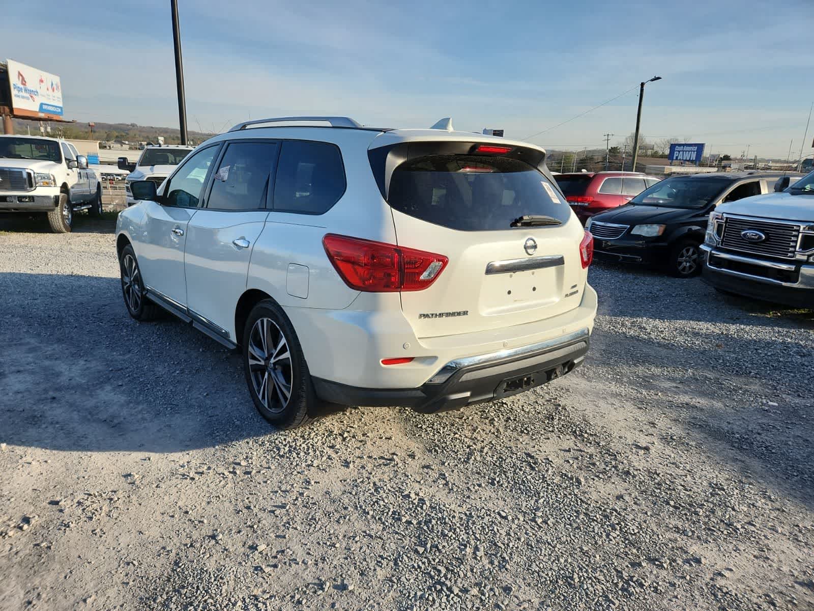 Thumbnail: 2019 Nissan Pathfinder - 3