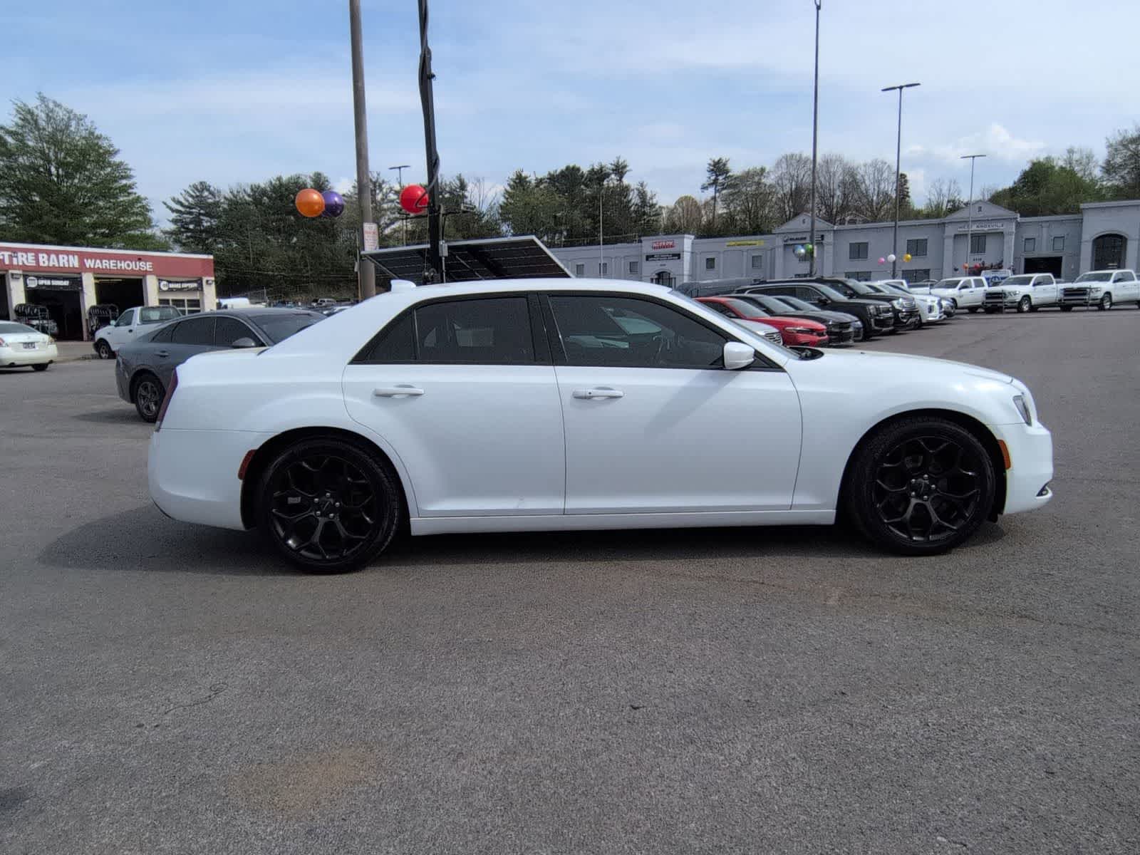 Thumbnail: 2019 Chrysler 300 - 9
