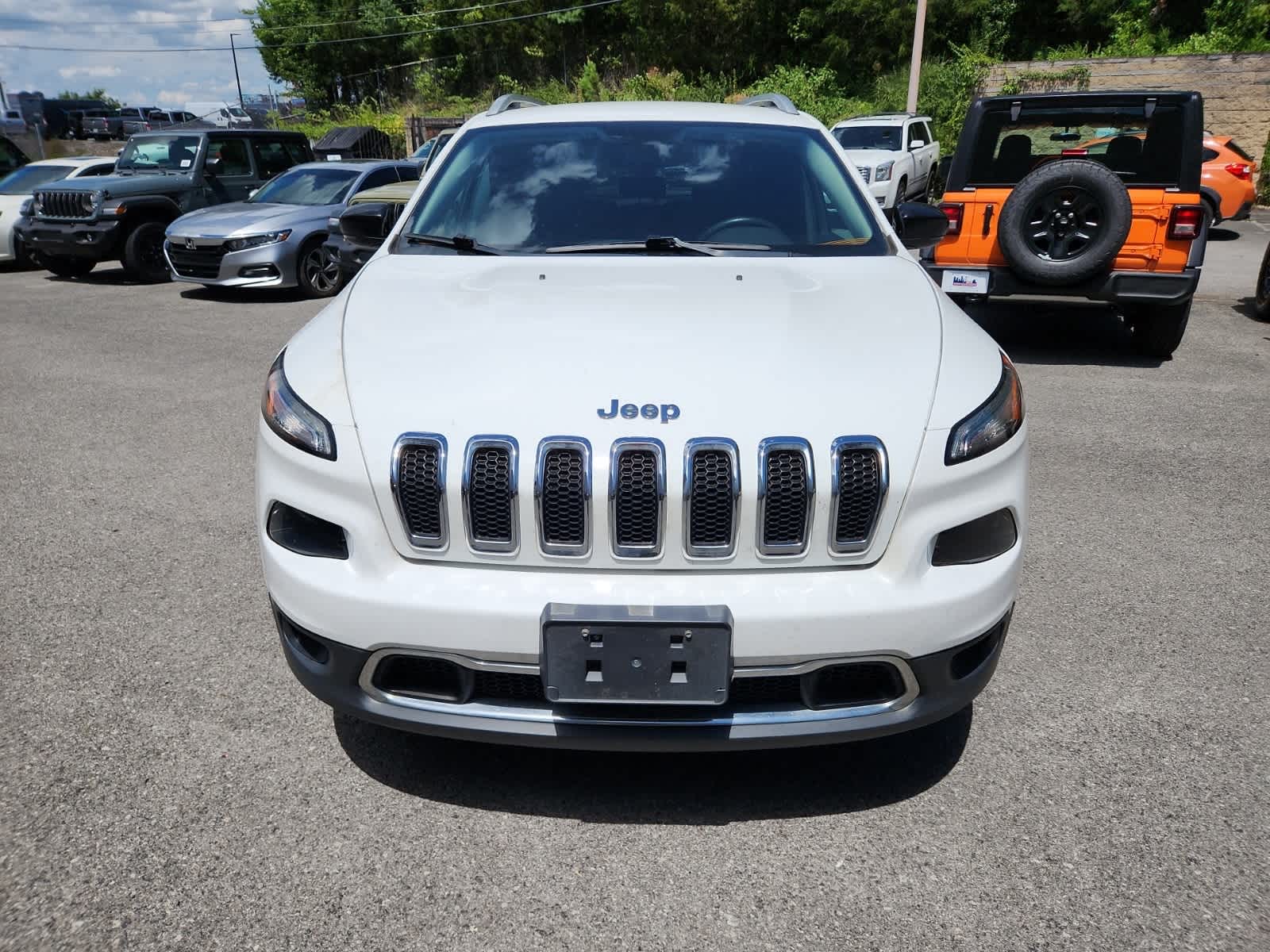Thumbnail: 2016 Jeep Cherokee - 8