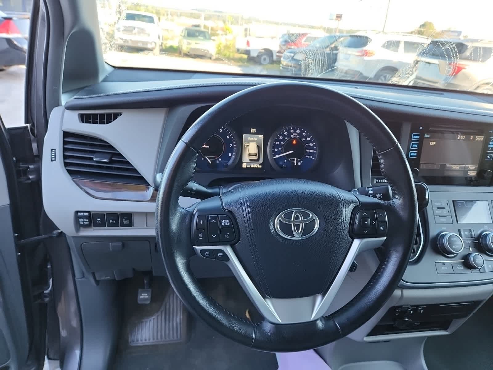 Thumbnail: 2015 Toyota Sienna - 12