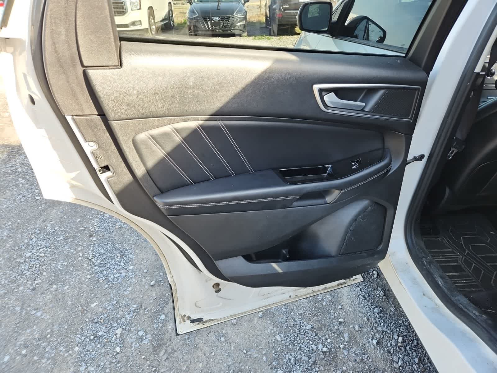 Thumbnail: 2016 Ford Edge - 27