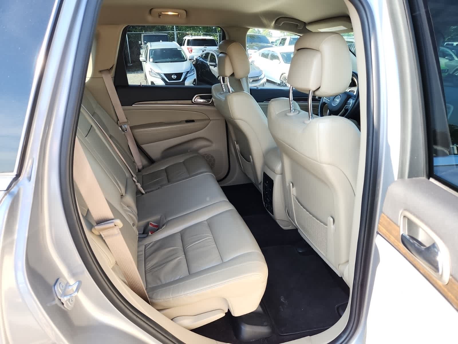 Thumbnail: 2015 Jeep Grand Cherokee - 23