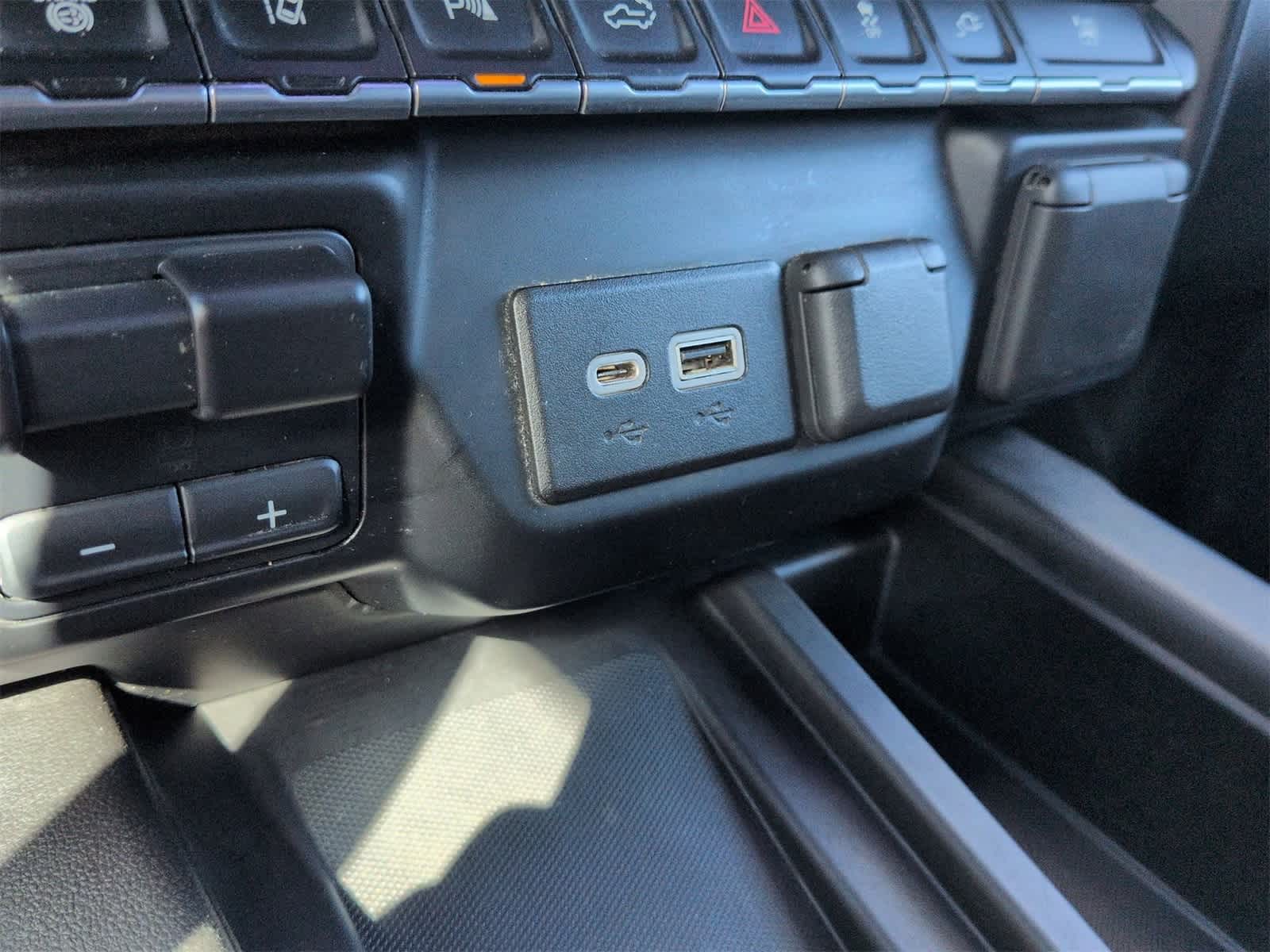 Thumbnail: 2021 Chevrolet Silverado 3500 - 31